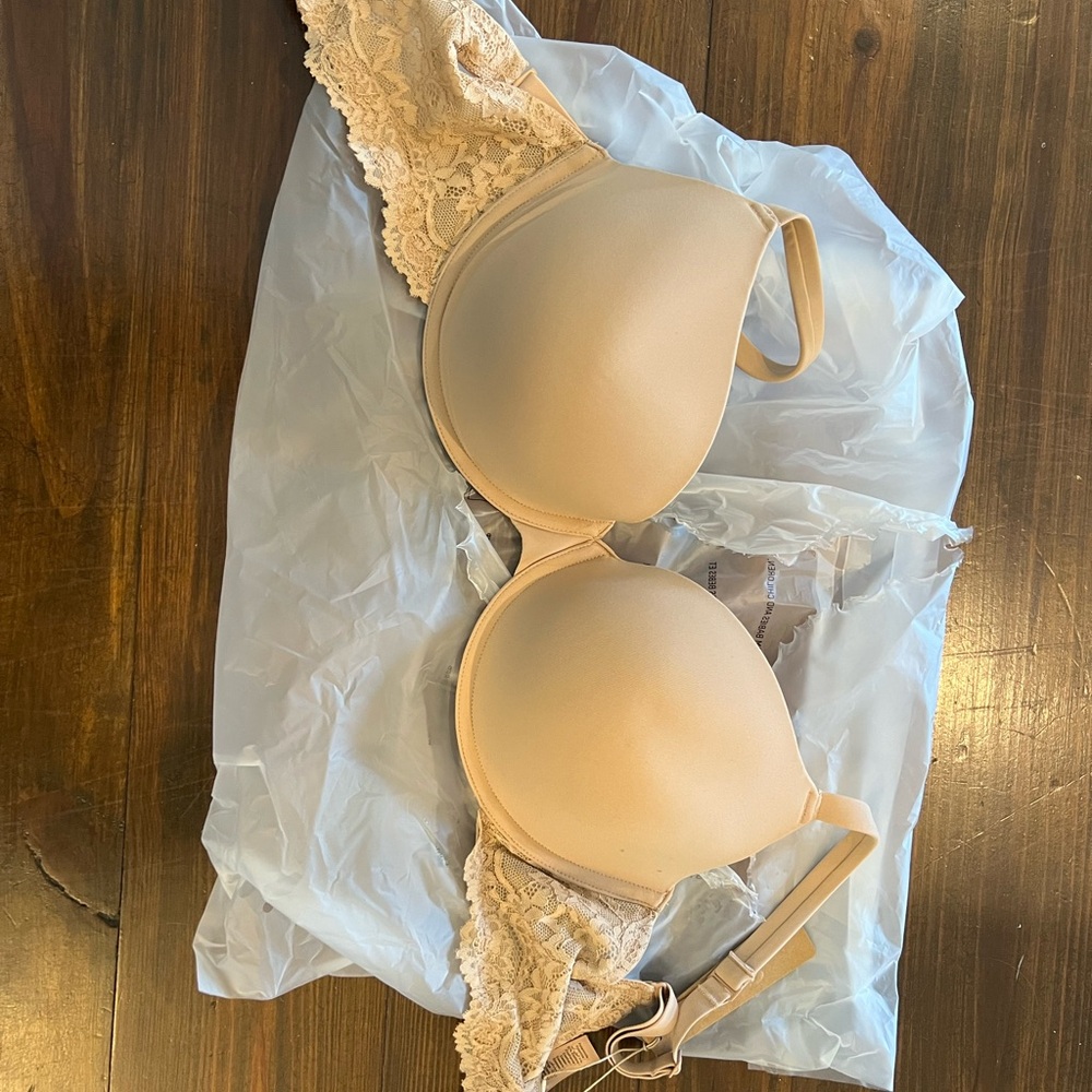 SKIMS Lace Trimmed Tan Bra